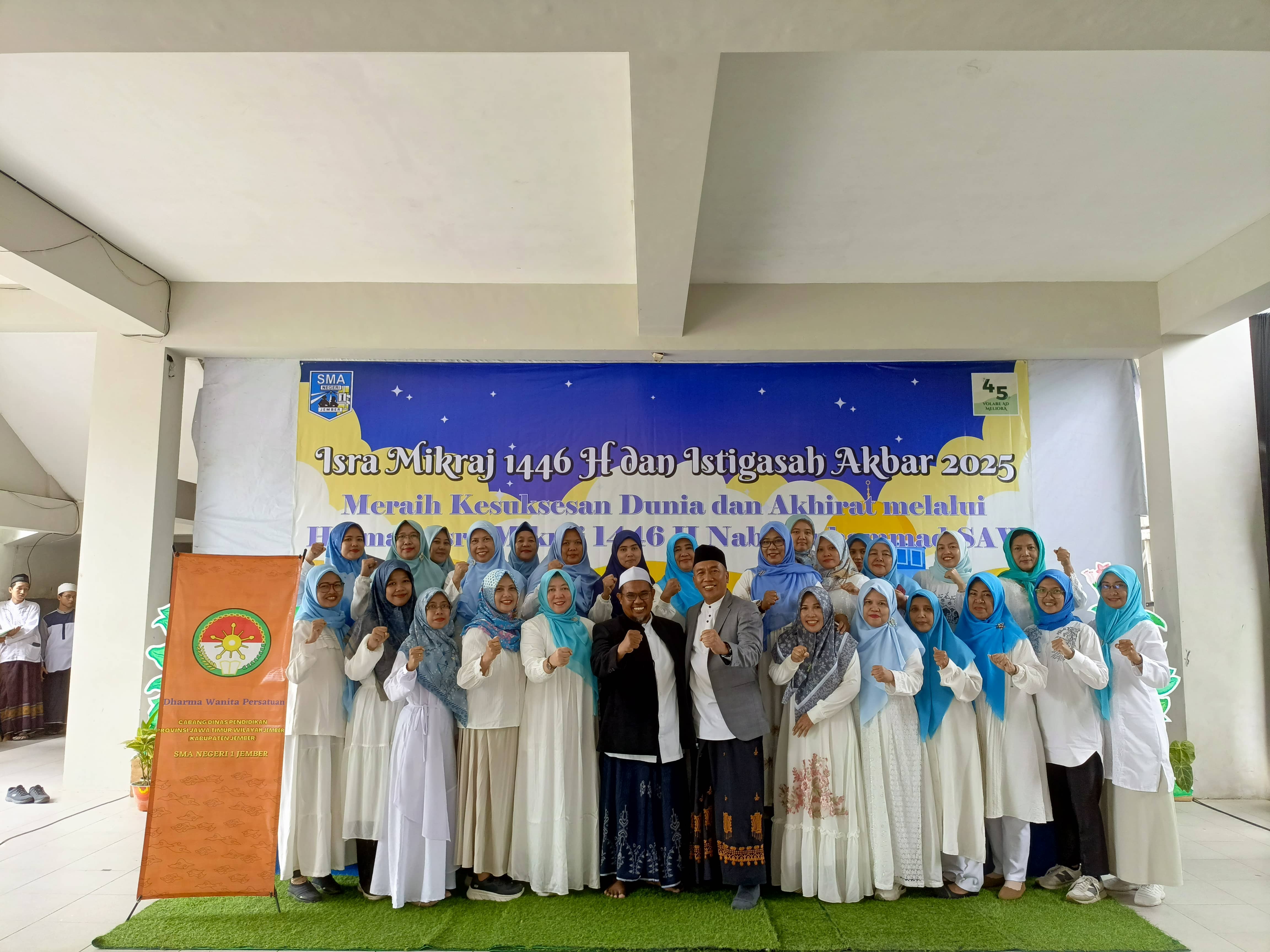 Kegiatan Isra miraj 1446 H di SMA Negeri 1 Jember 