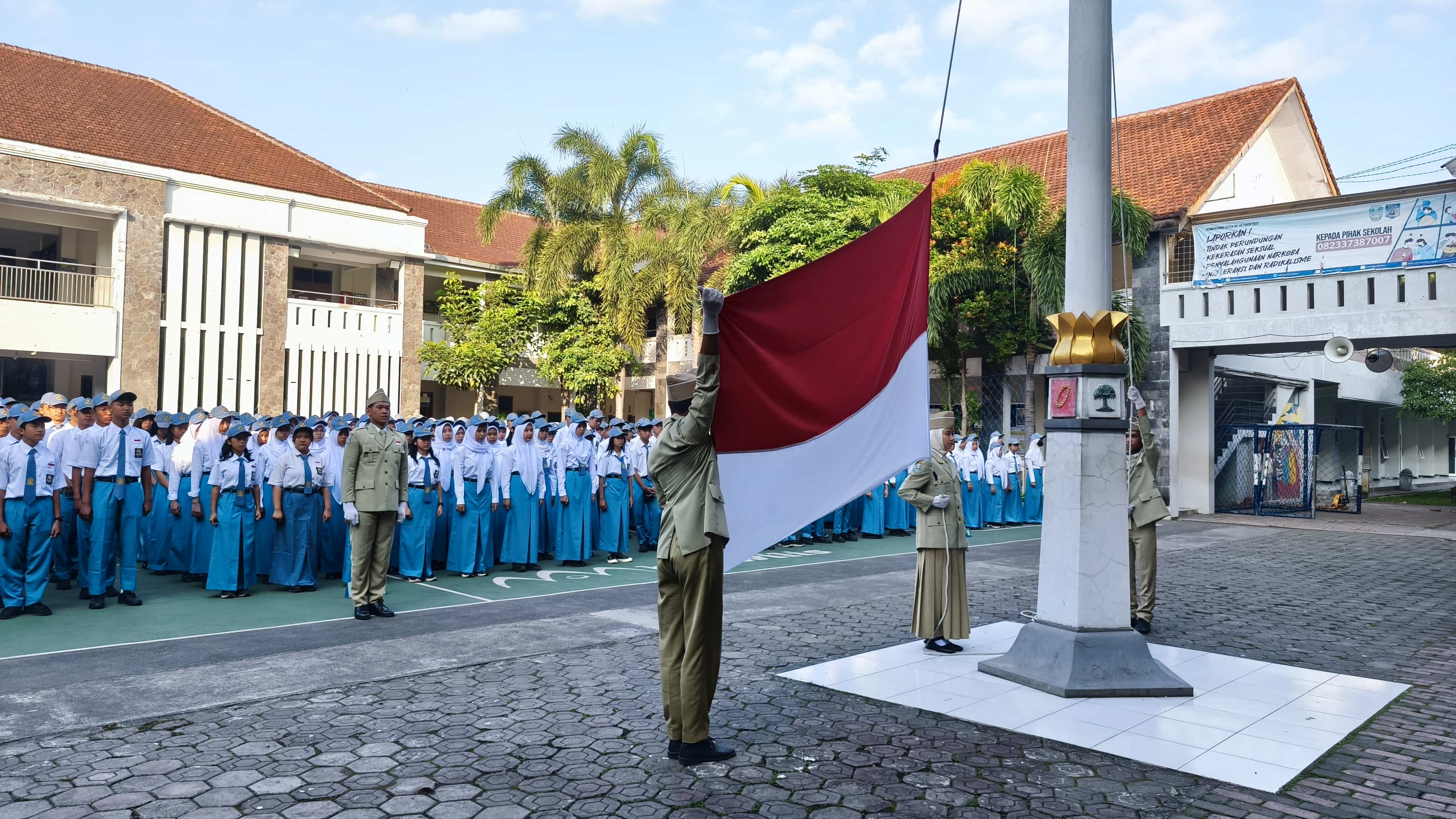 Upacara Bendera: Penguatan Karakter, Disiplin, dan Cinta terhadap Sekolah