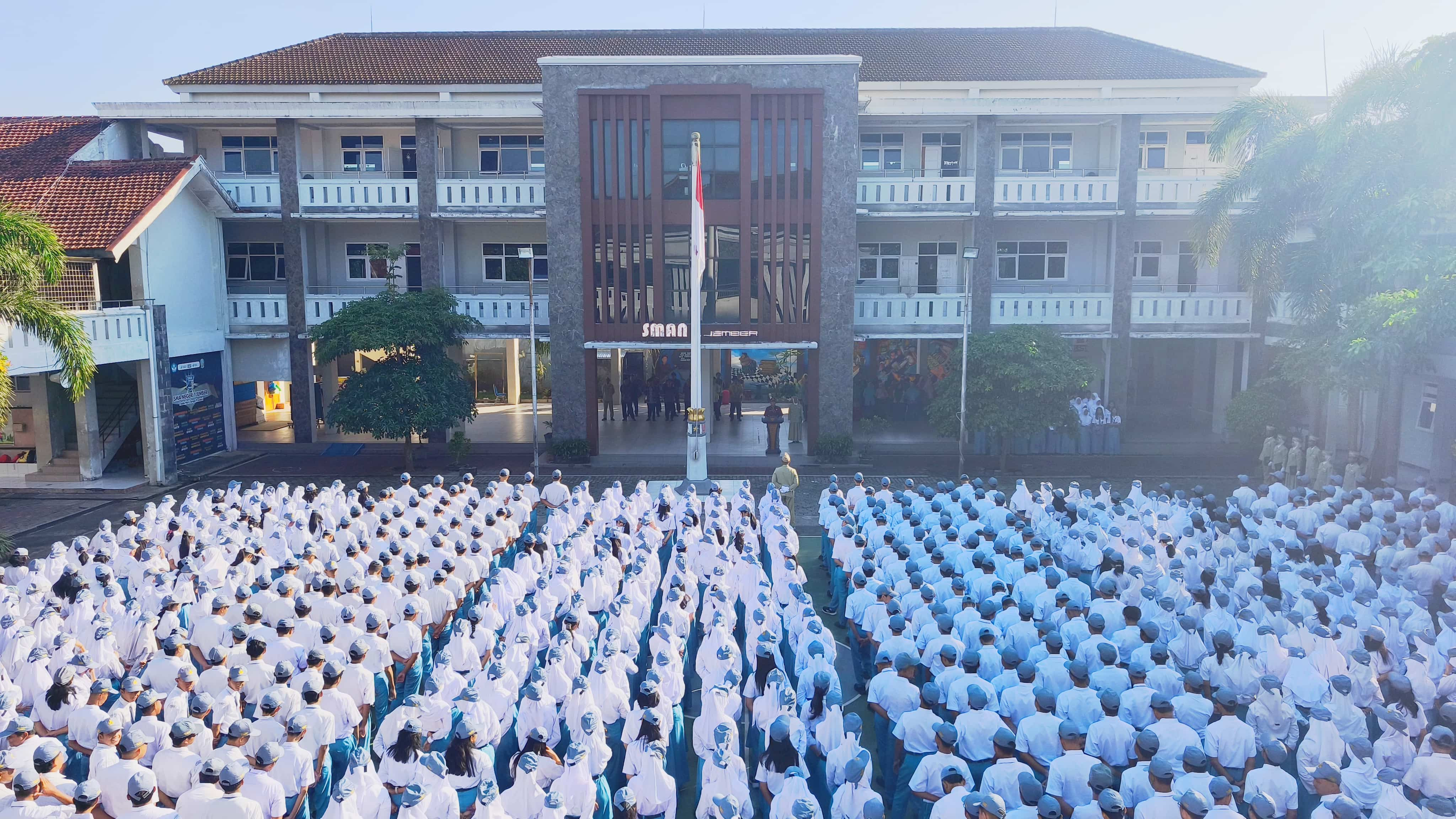 Upacara Bendera : Profesionalitas Bukan Hanya untuk Pekerja, tetapi juga untuk Pelajar