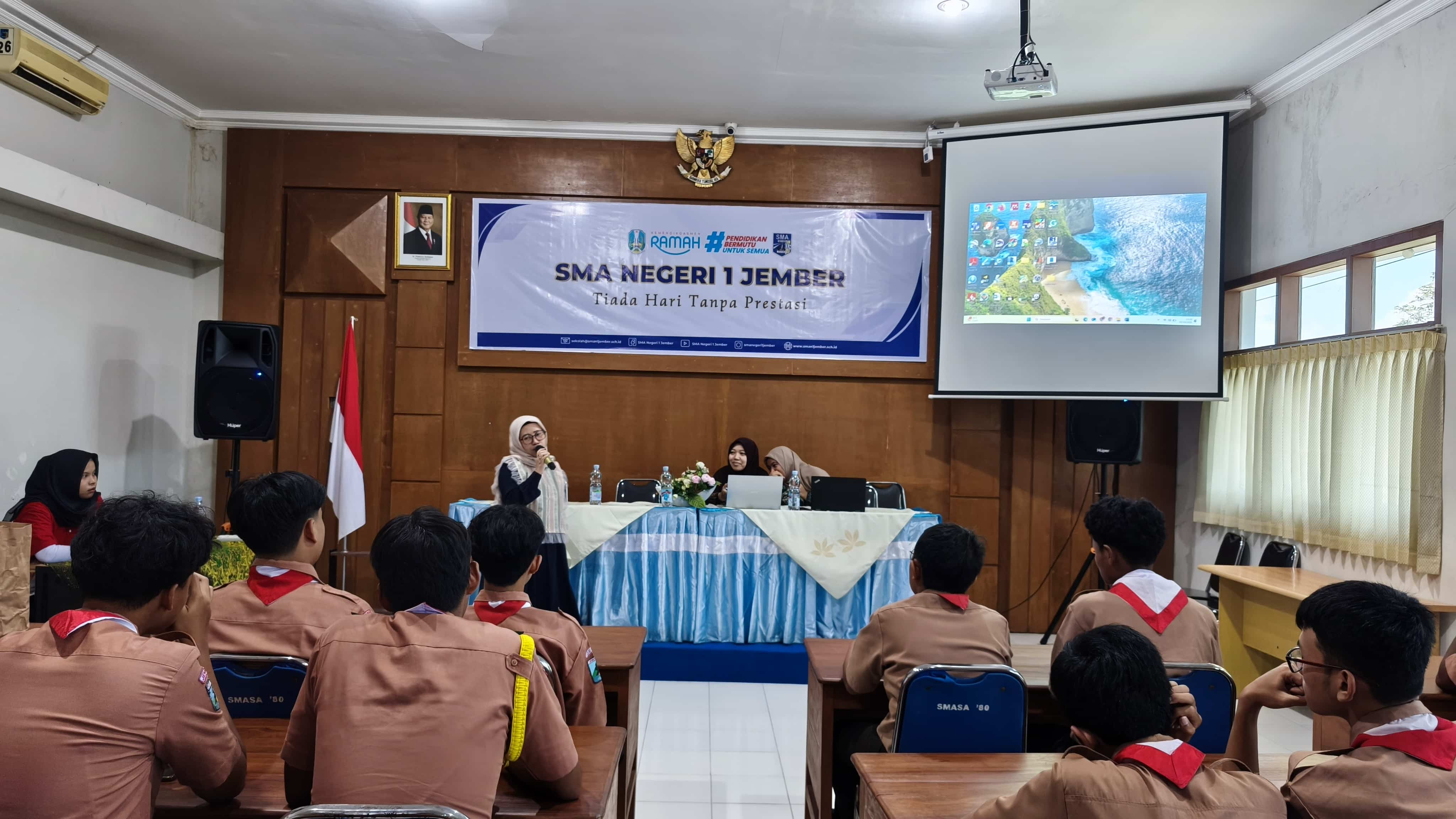 Pengabdian Masyarakat Mandiri oleh Dosen FKIP Universitas Jember di SMA Negeri 1 Jember