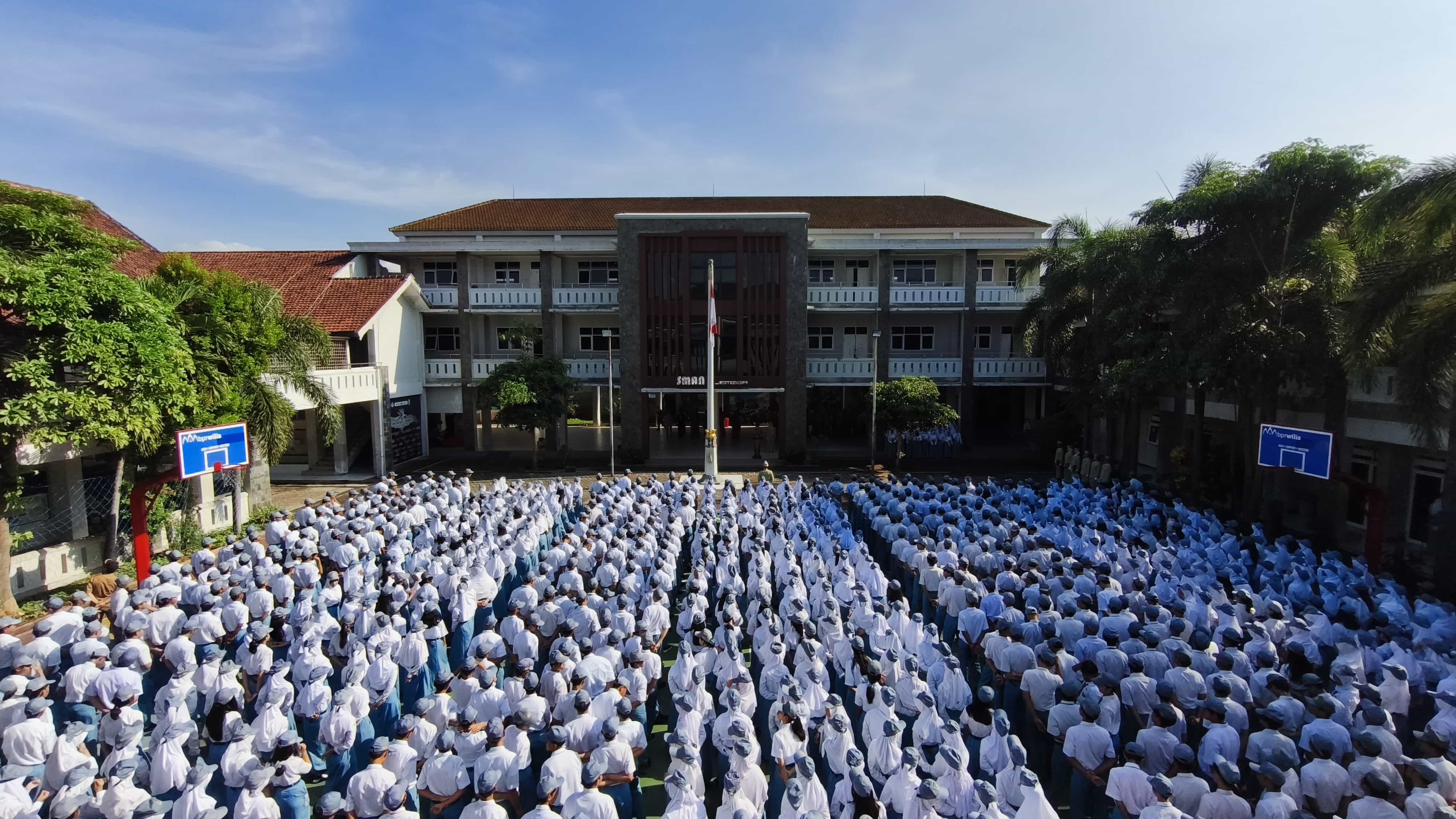 Upacara Bendera Bersama Wakapolres Jember: Ajak Pelajar Bijak dan Tidak Terprovokasi Aksi Anarkis