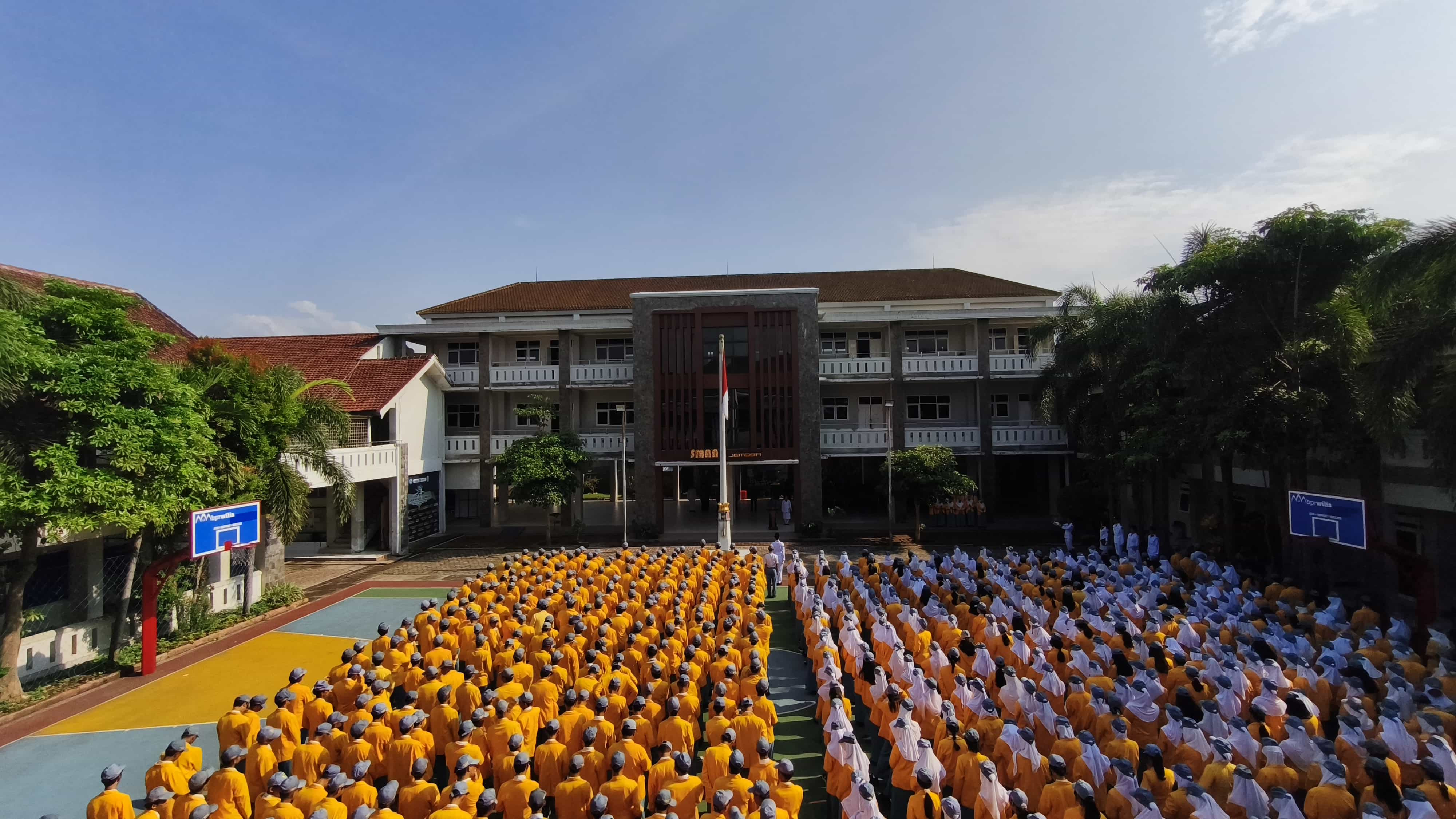 Upacara Peringatan Hari Sumpah Pemuda ke-97 di SMA Negeri 1 Jember