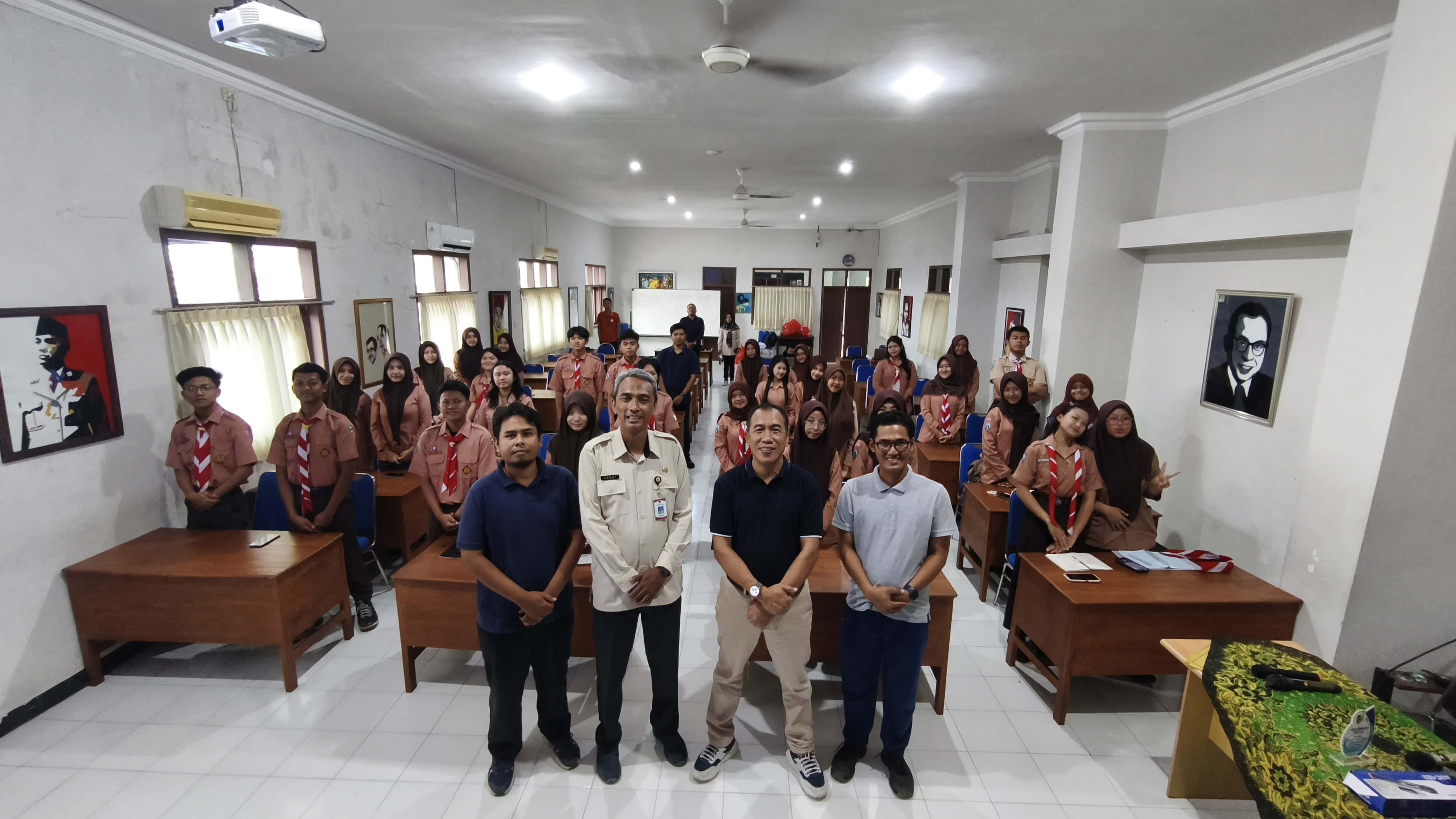 Mengasah Literasi Media: Kominfo Gelar Kelas Jurnalistik di SMAN 1 Jember