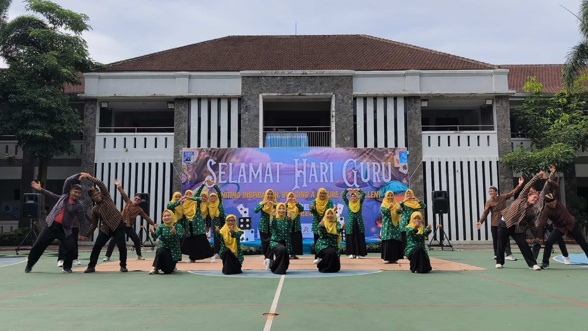 Perayaan Hari Guru Nasional di SMA Negeri 1 Jember