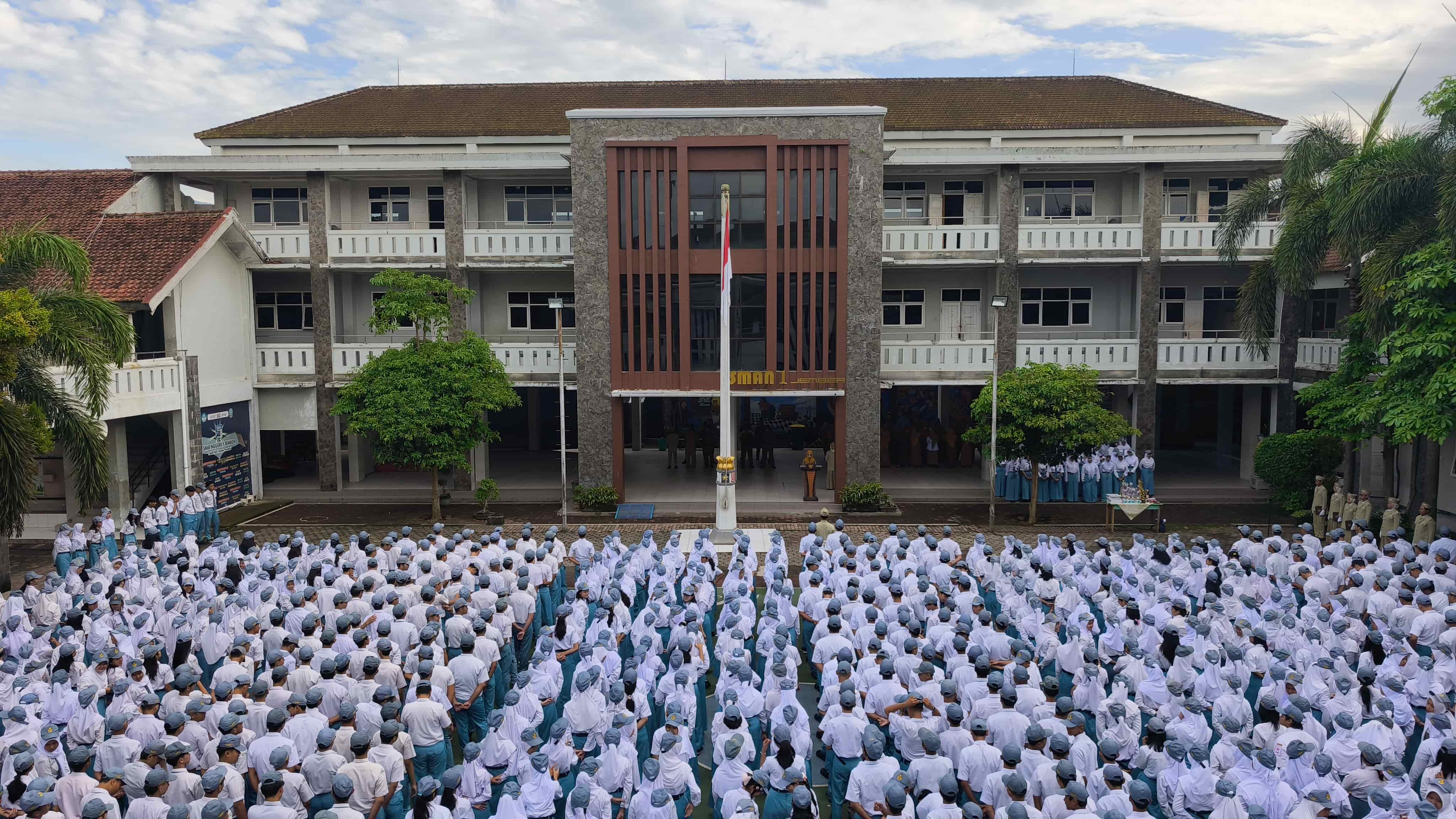 Upacara Bendera Tekankan Disiplin dan Ketepatan Waktu Siswa