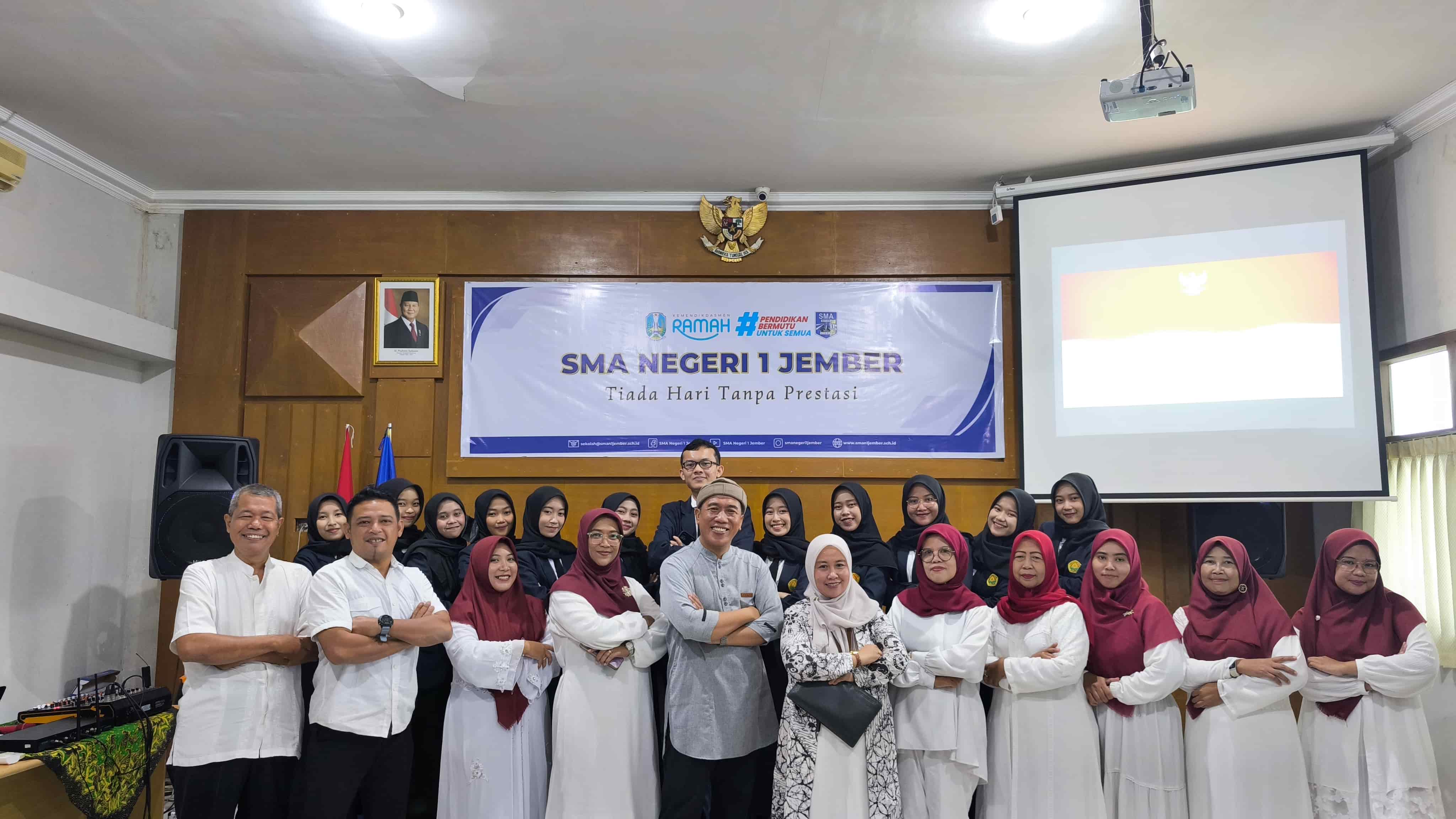 Penerjunan Mahasiswa Asistensi Mengajar FKIP Universitas Jember di SMA Negeri 1 Jember