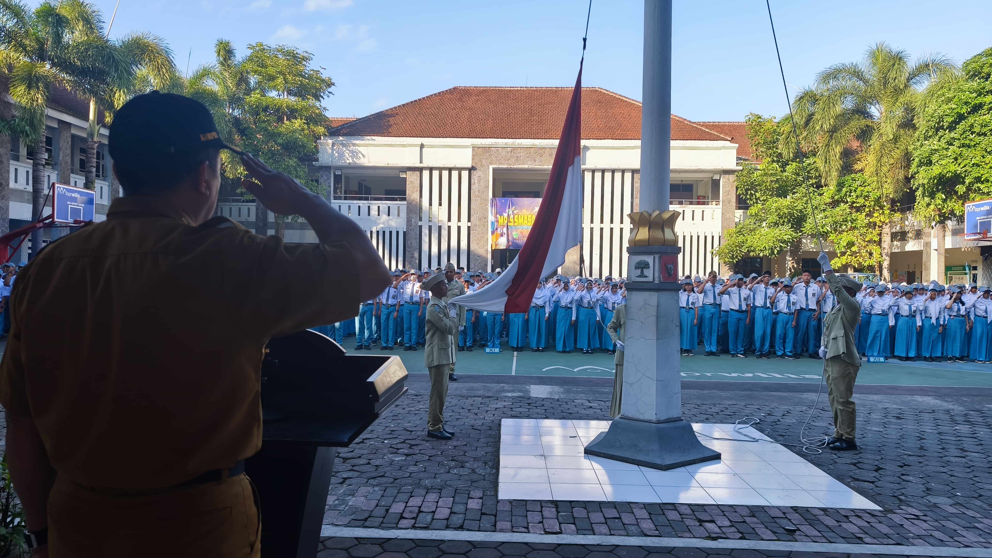 UPACARA BENDERA HARI SENIN SMA NEGERI 1 JEMBER