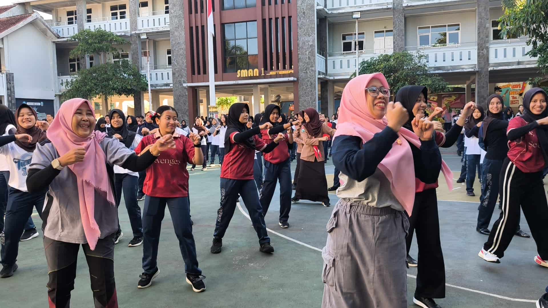  Day No Machine dan Senam Anak Indonesia Sehat. 