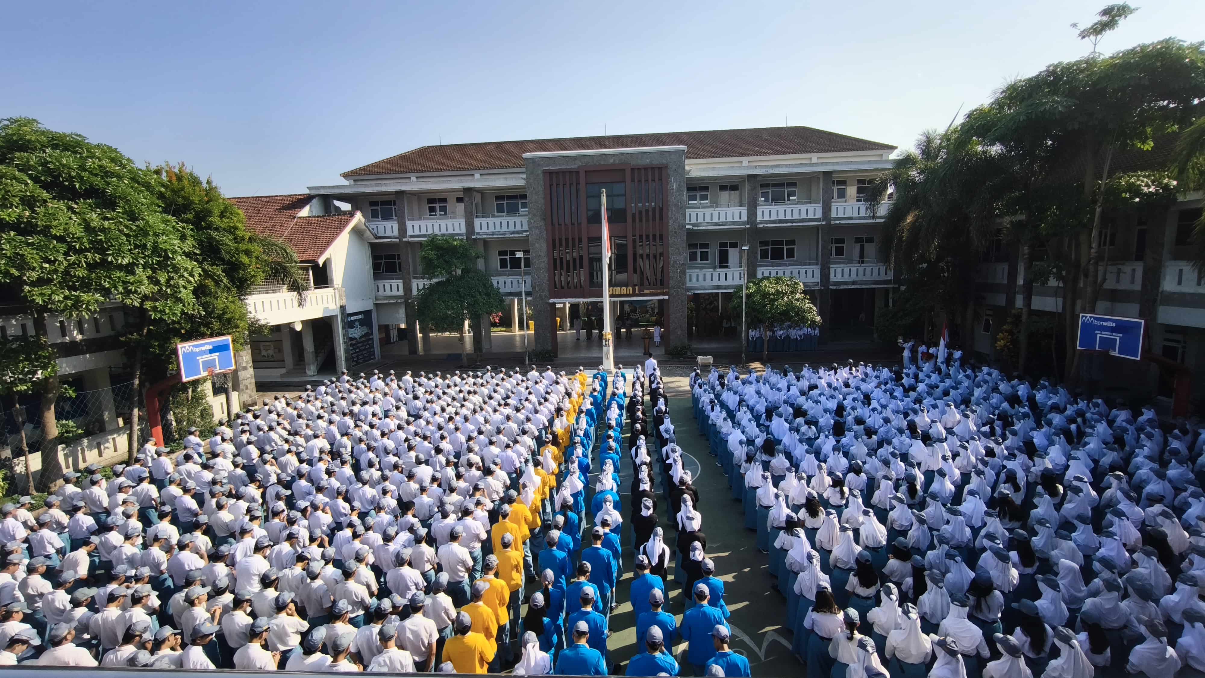  Upacara Serah Terima Jabatan (Sertijab) Ketua OSIS SMA Negeri 1 Jember