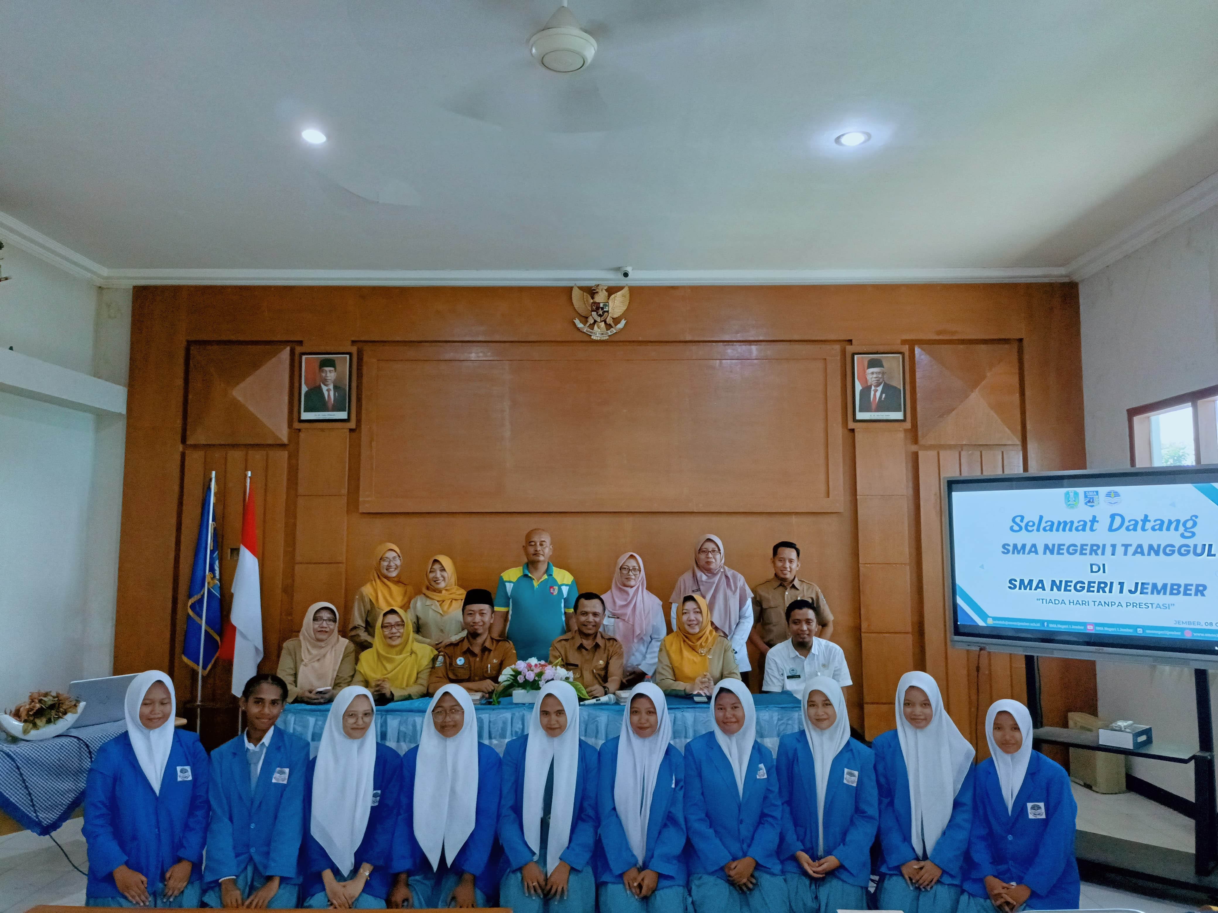 Kegiatan Short Course SMA Negeri 1 Tanggul di SMA Negeri 1 Jember