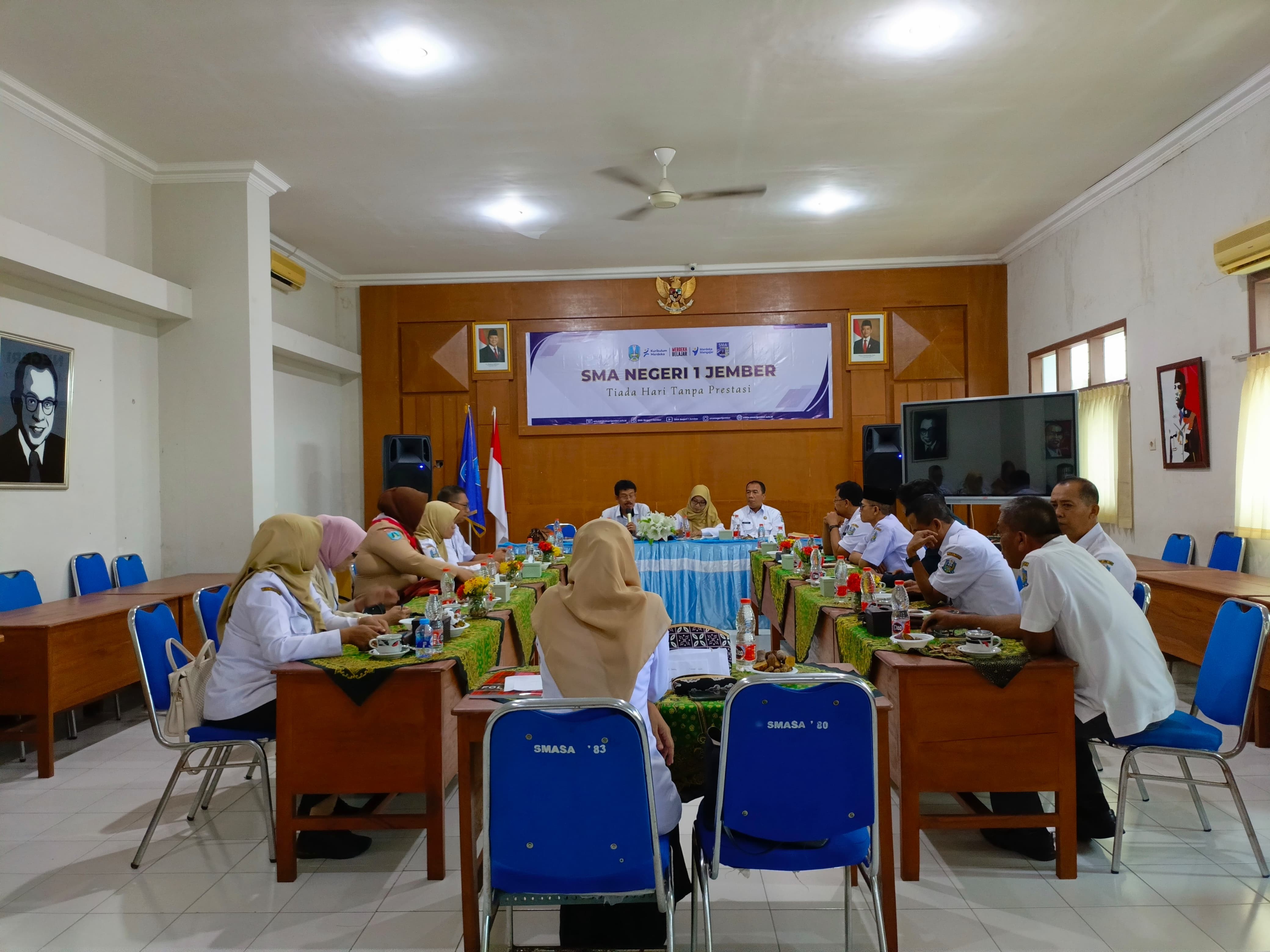 Musyawarah Kinerja Kepala Sekolah ((MKKS) SMA Negeri Kabupaten Jember 8 Januari 2025