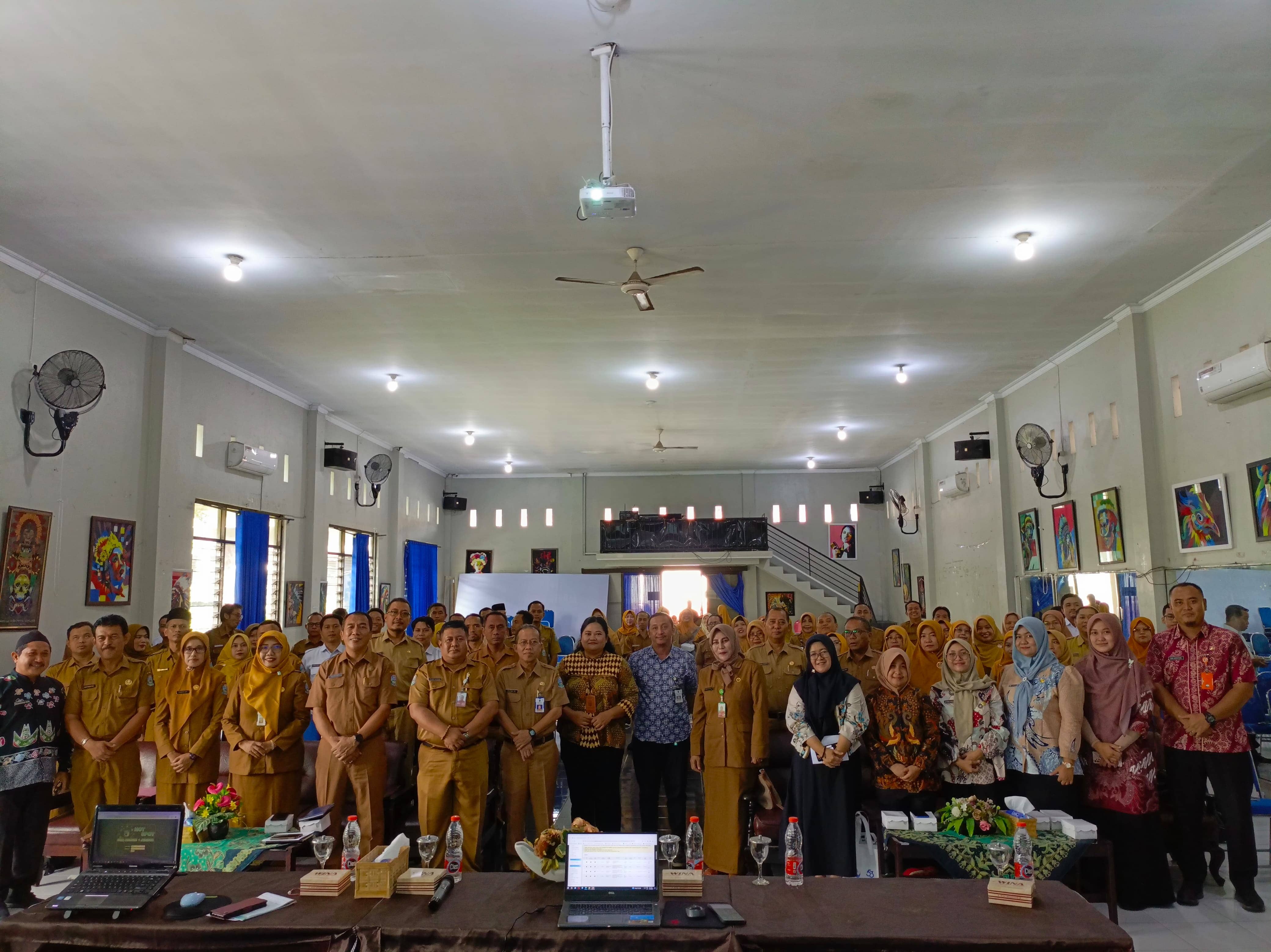 Sosialisasi Pengelolaan Kinerja dan Disiplin di SMA Negeri 1 Jember