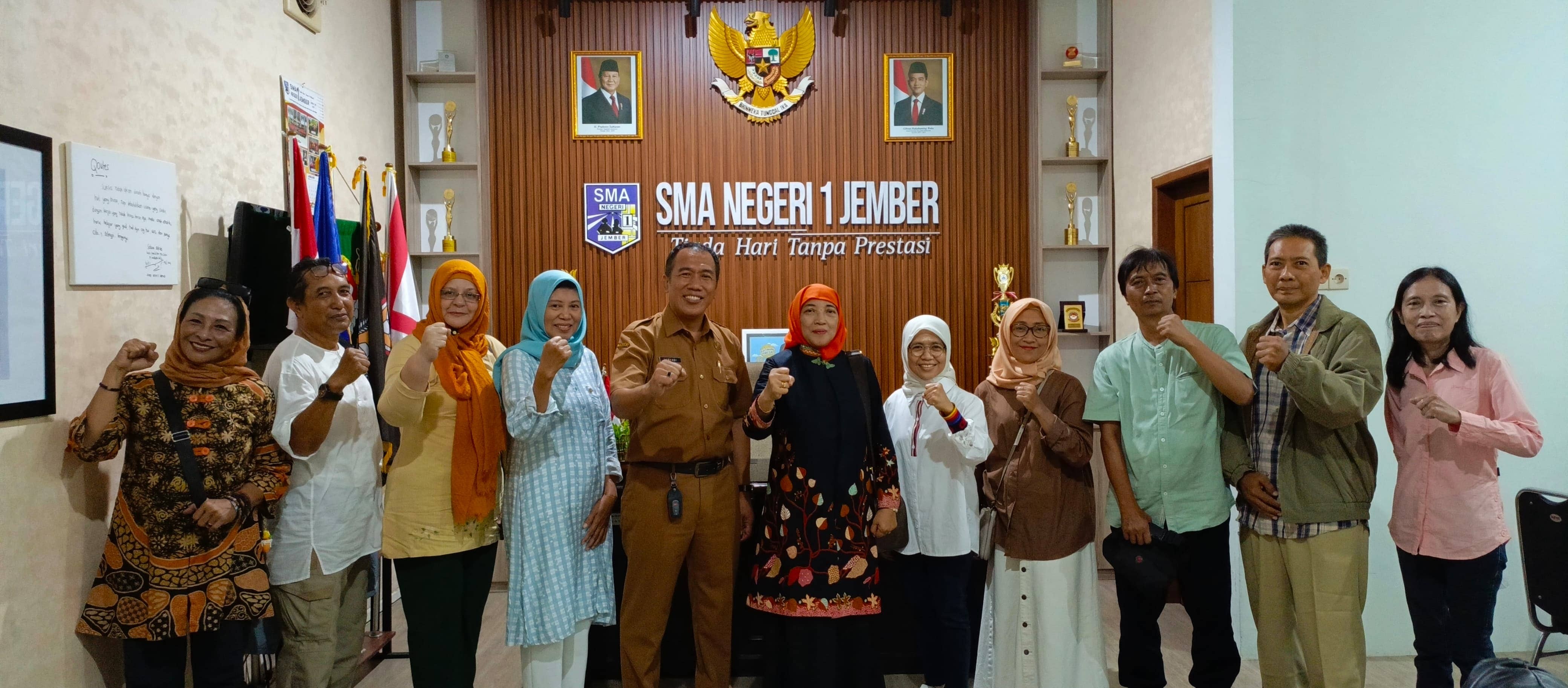 PROFESOR BACK TO SCHOOL DI SMA NEGERI 1 JEMBER 