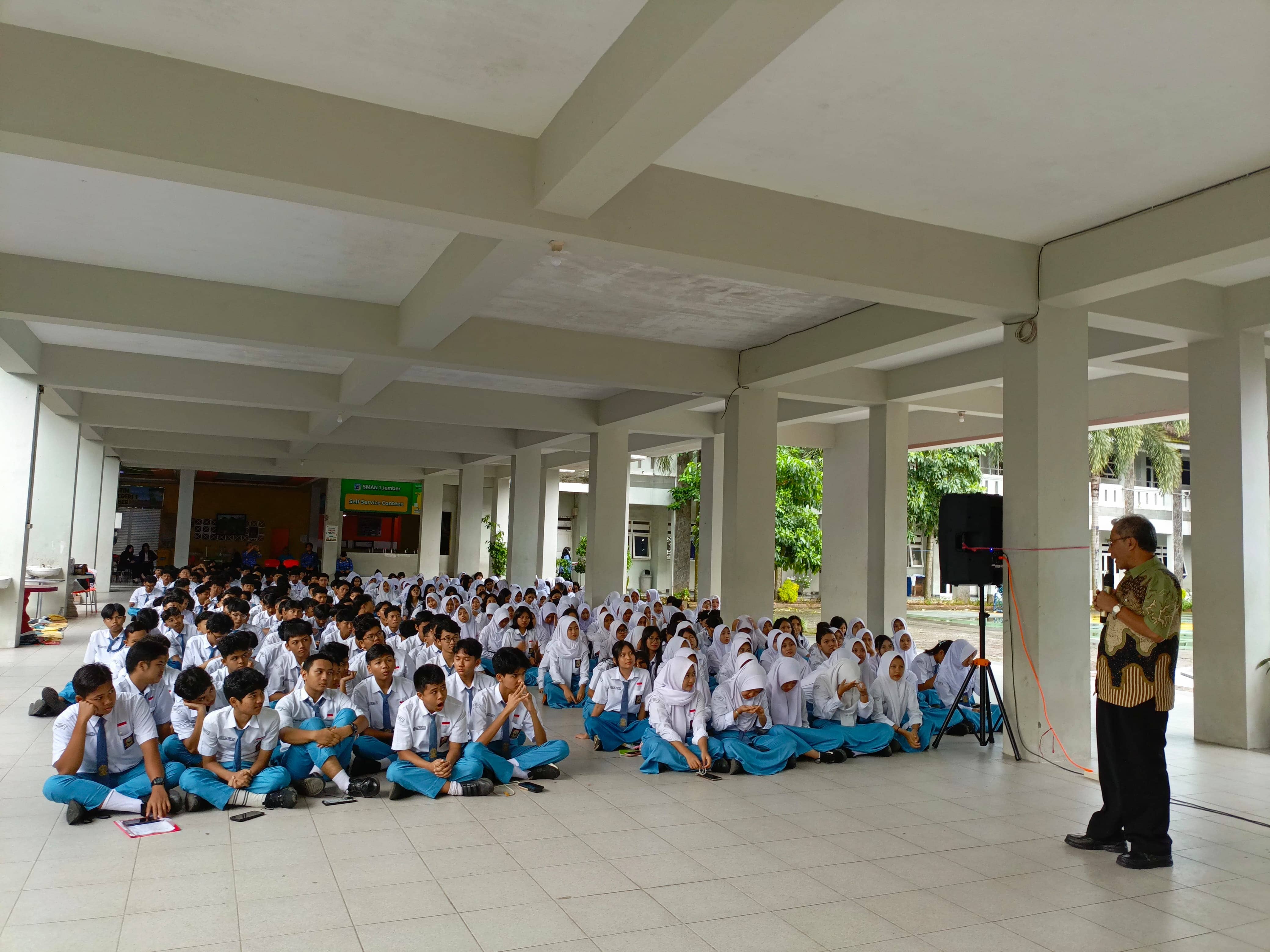 P5 SMA Negeri 1 Jember: Membangun Jiwa Kewirausahaan Bersama Kholid Ashari, S.E., M.M.