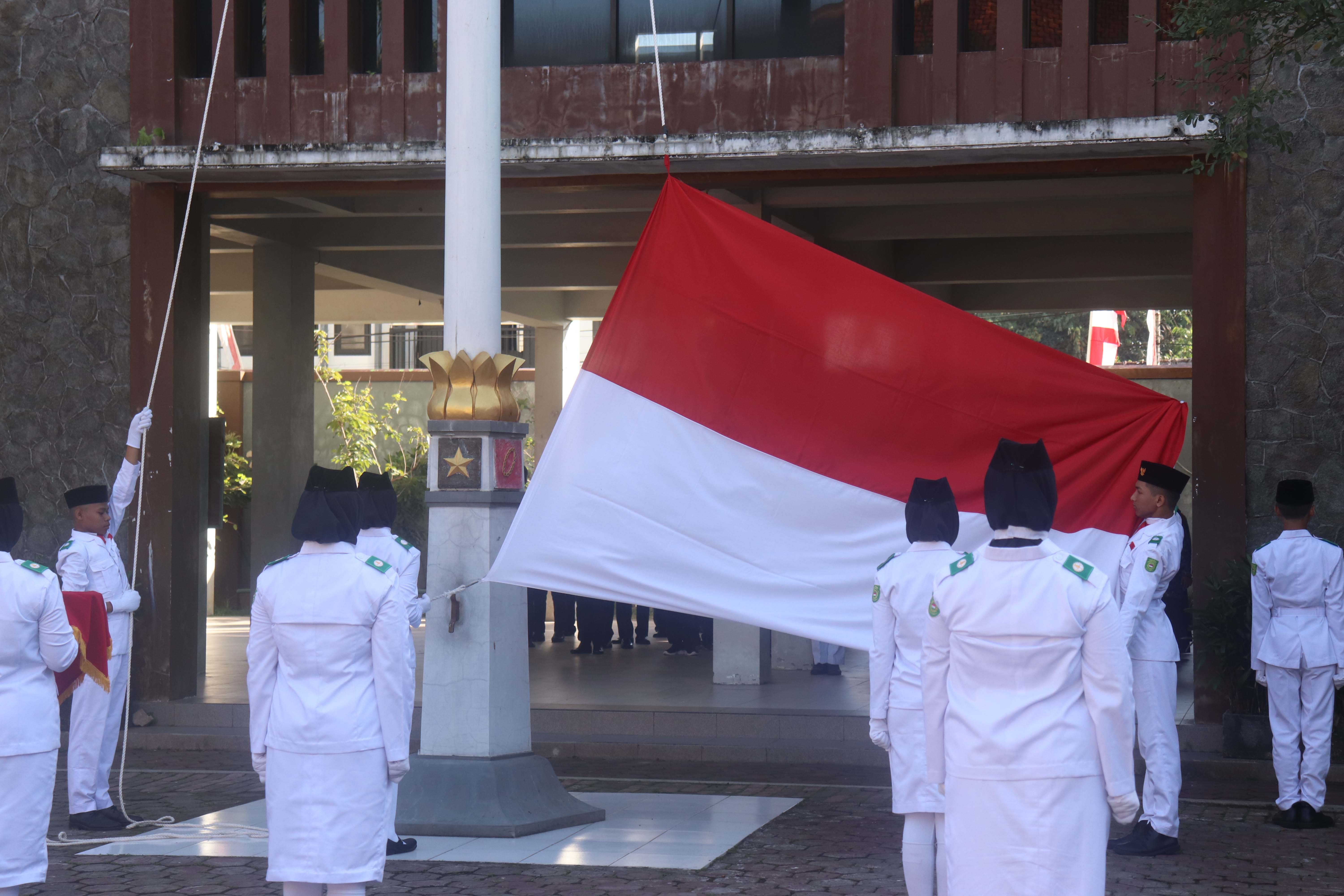 Upacara Peringatan HUT Kemerdekaan RI ke77 di SMA Negeri 1 Jember
